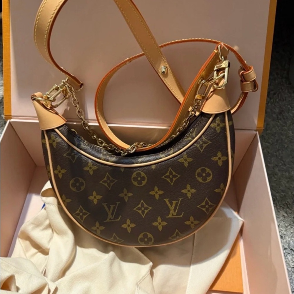 Louis Vuitton Loop Monogram - Picture 5 of 7